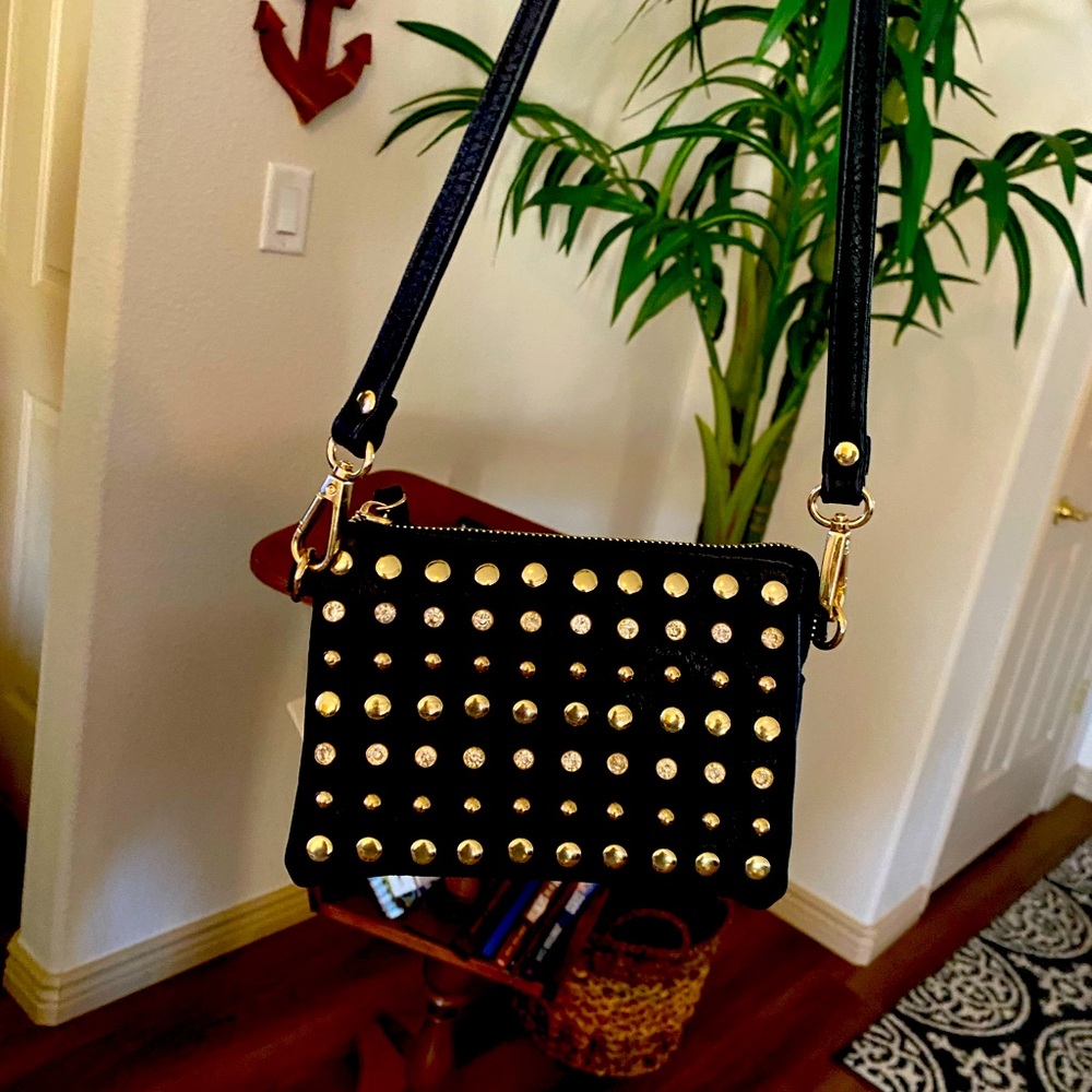 Vegan Black Crossbody from my personal collection free jewelry w/each purchase